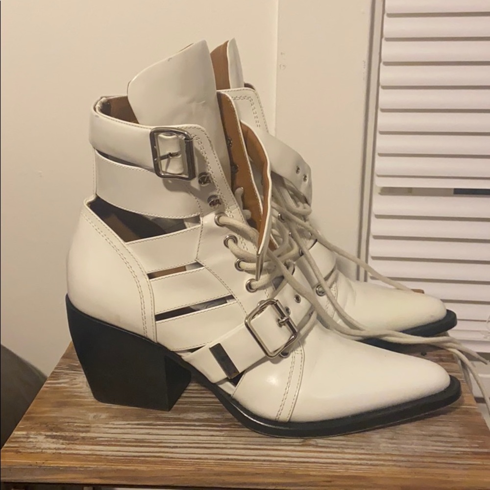 Chloe Rylee size 9